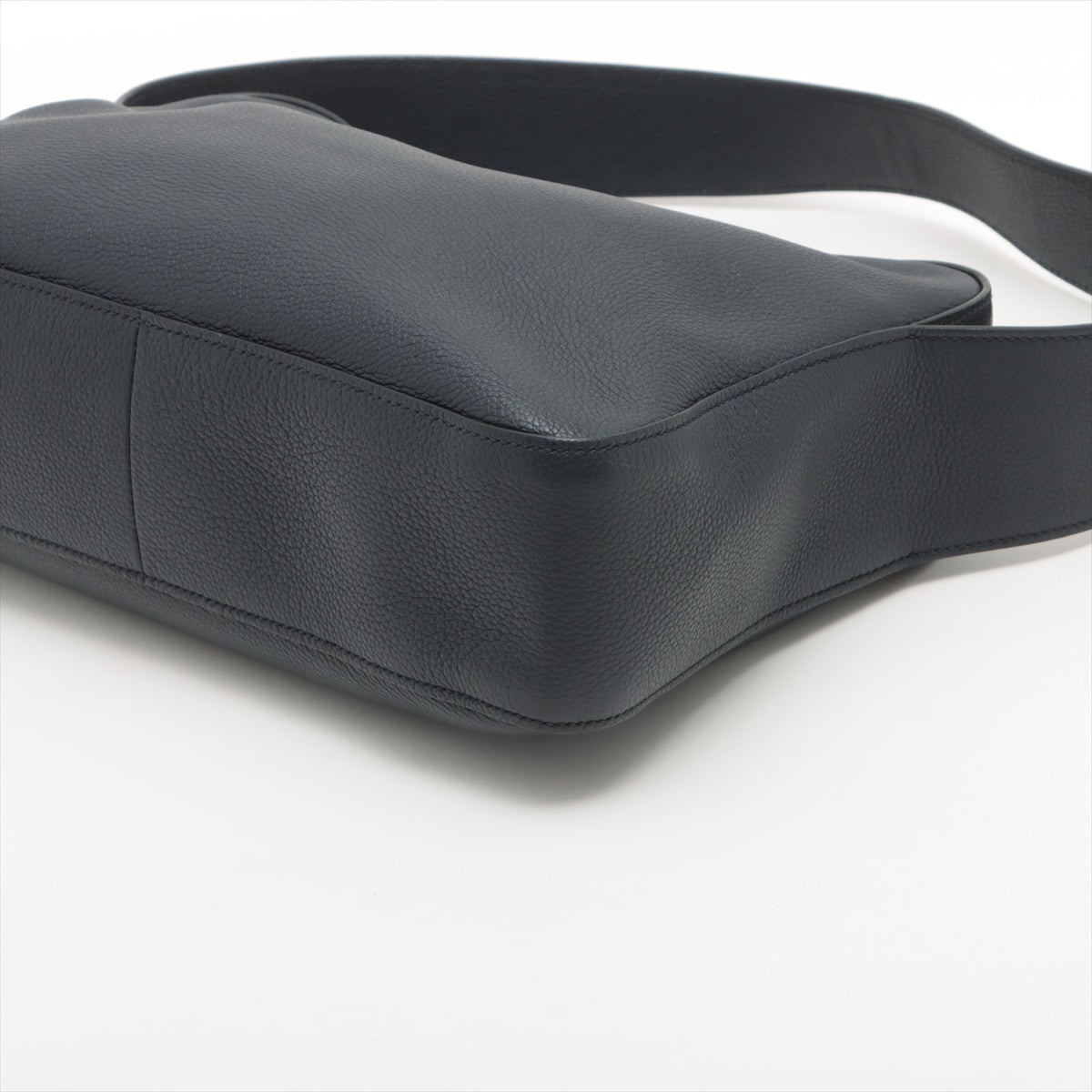 Zipped Shoulder Bag Daino Leather Navy blue