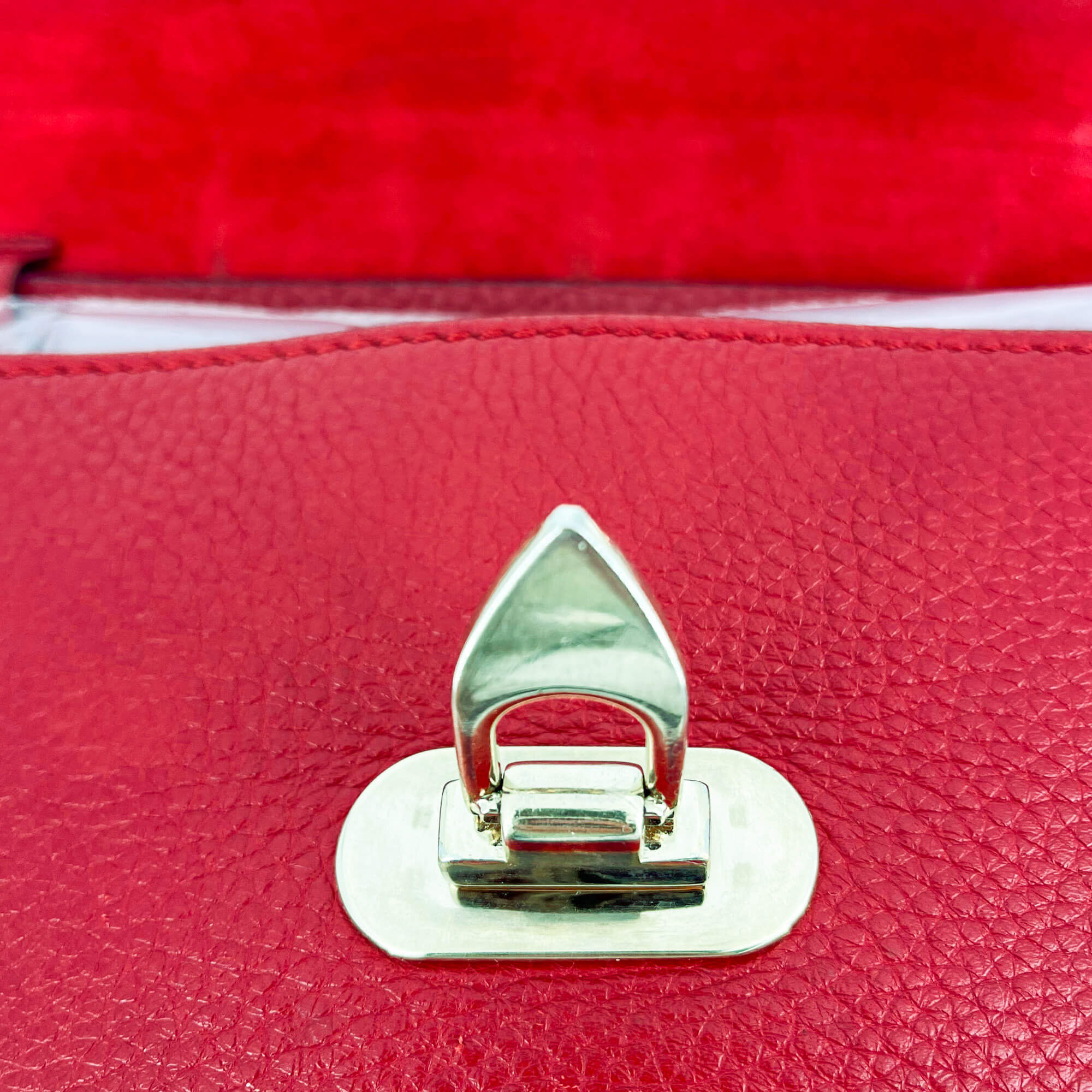 Rockstud Small in Red Grained Leather