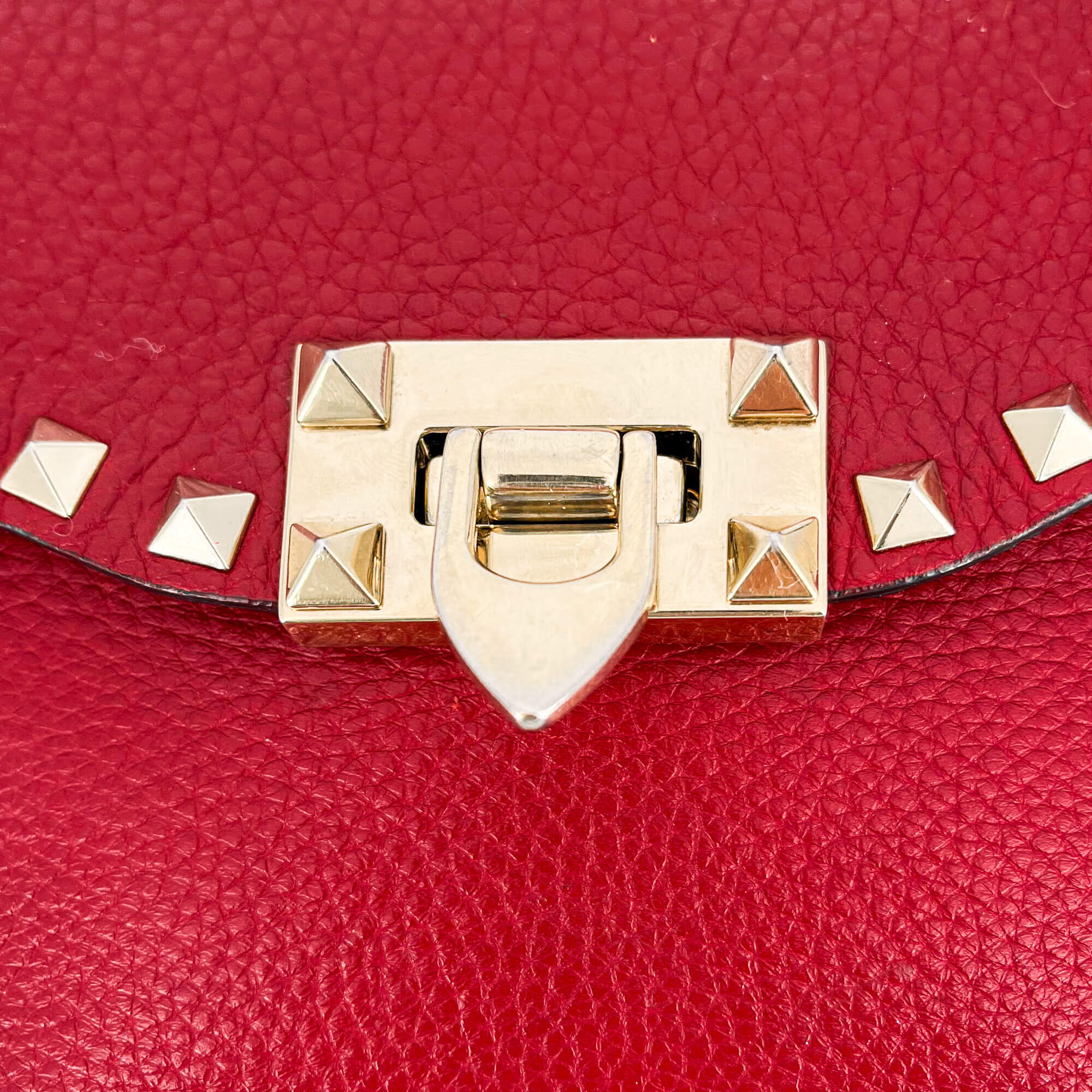 Rockstud Small in Red Grained Leather
