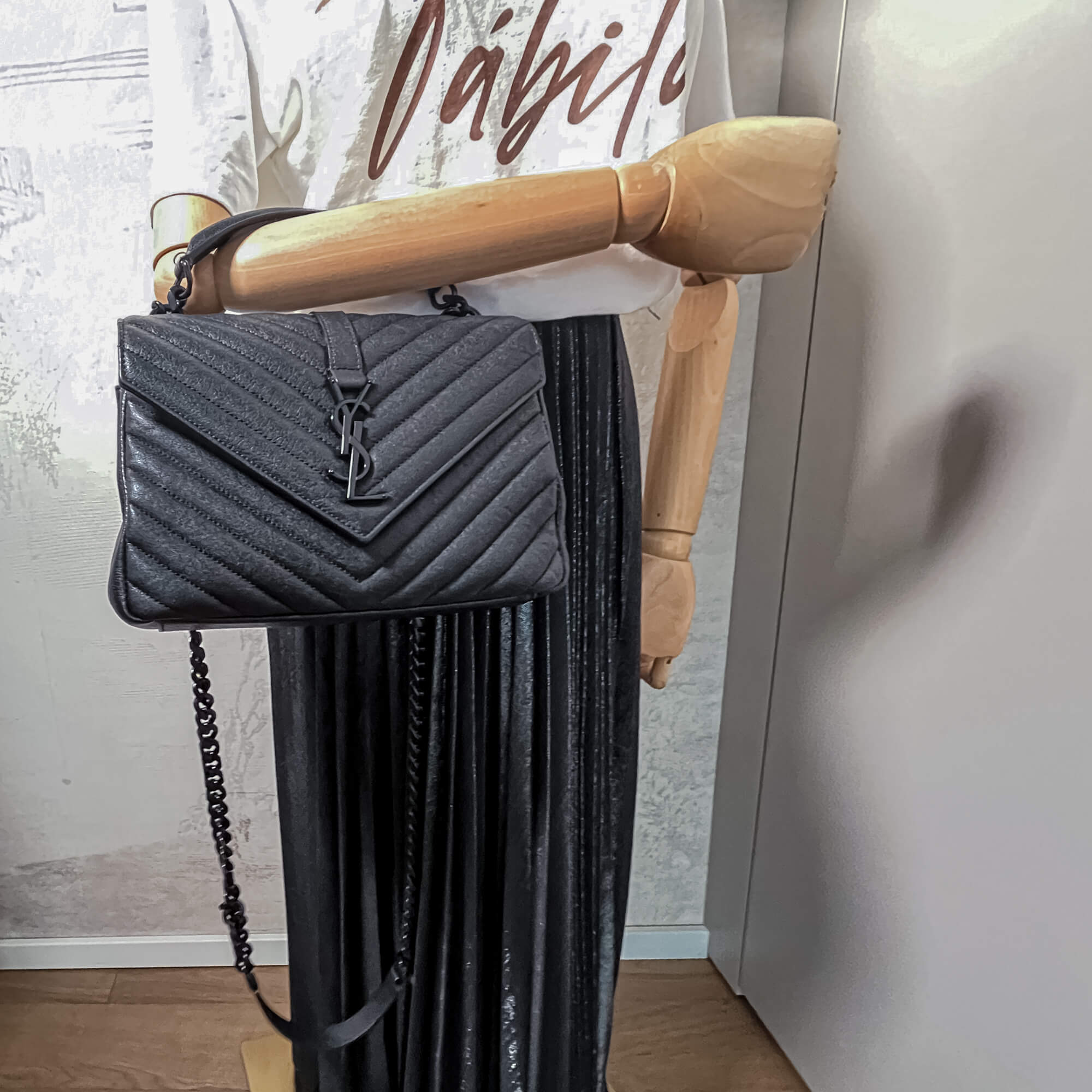 College Medium Quilted "Y" Leather All Black 2-Way Bag