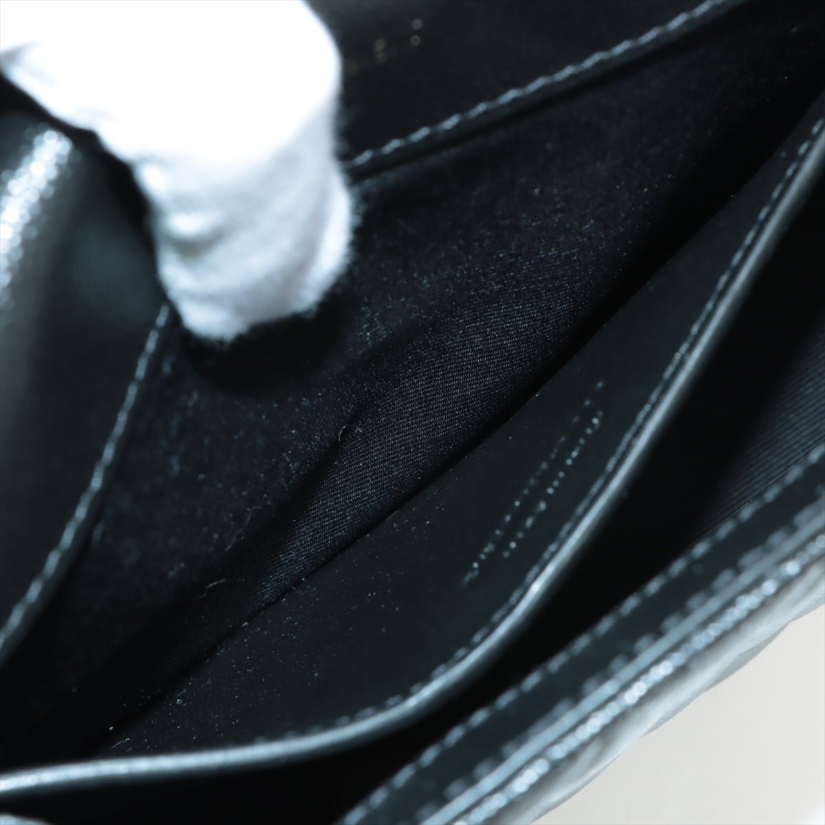 Envelope Medium Quilted Embossed Leather Black