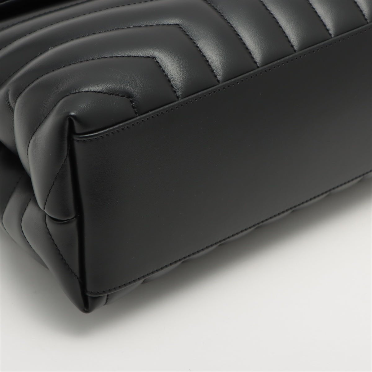 Loulou Medium Chain in Black Quilted "Y" Leather