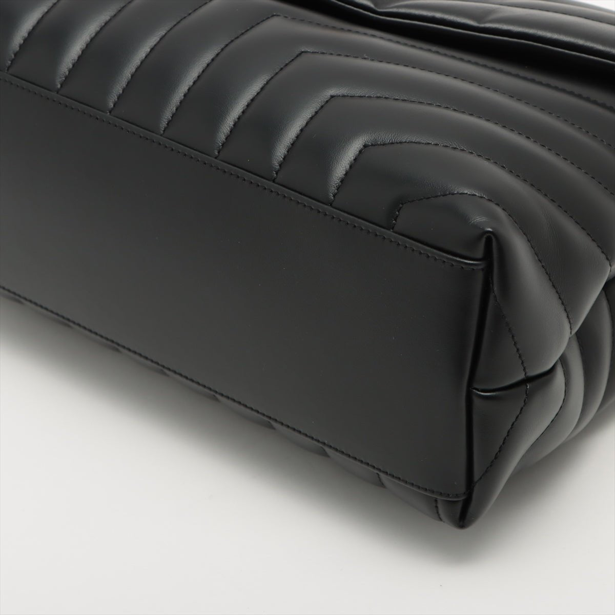 Loulou Medium Chain in Black Quilted "Y" Leather