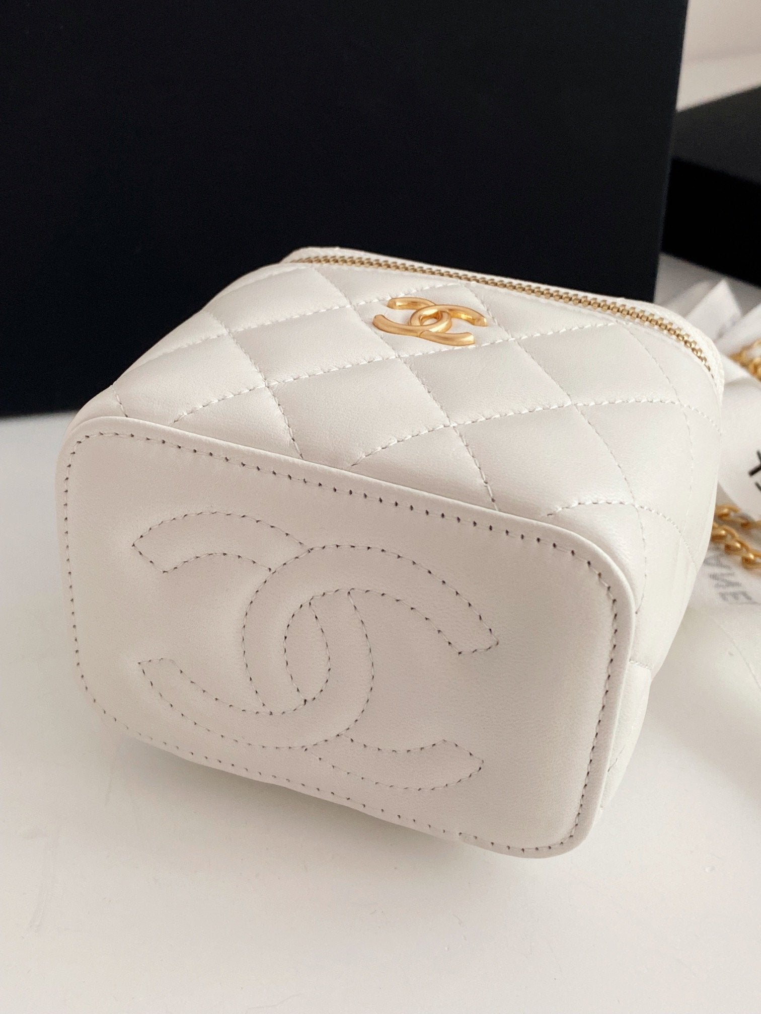 CHLSmall Vanity With Chain White For Women Bags 4.3in/11cm