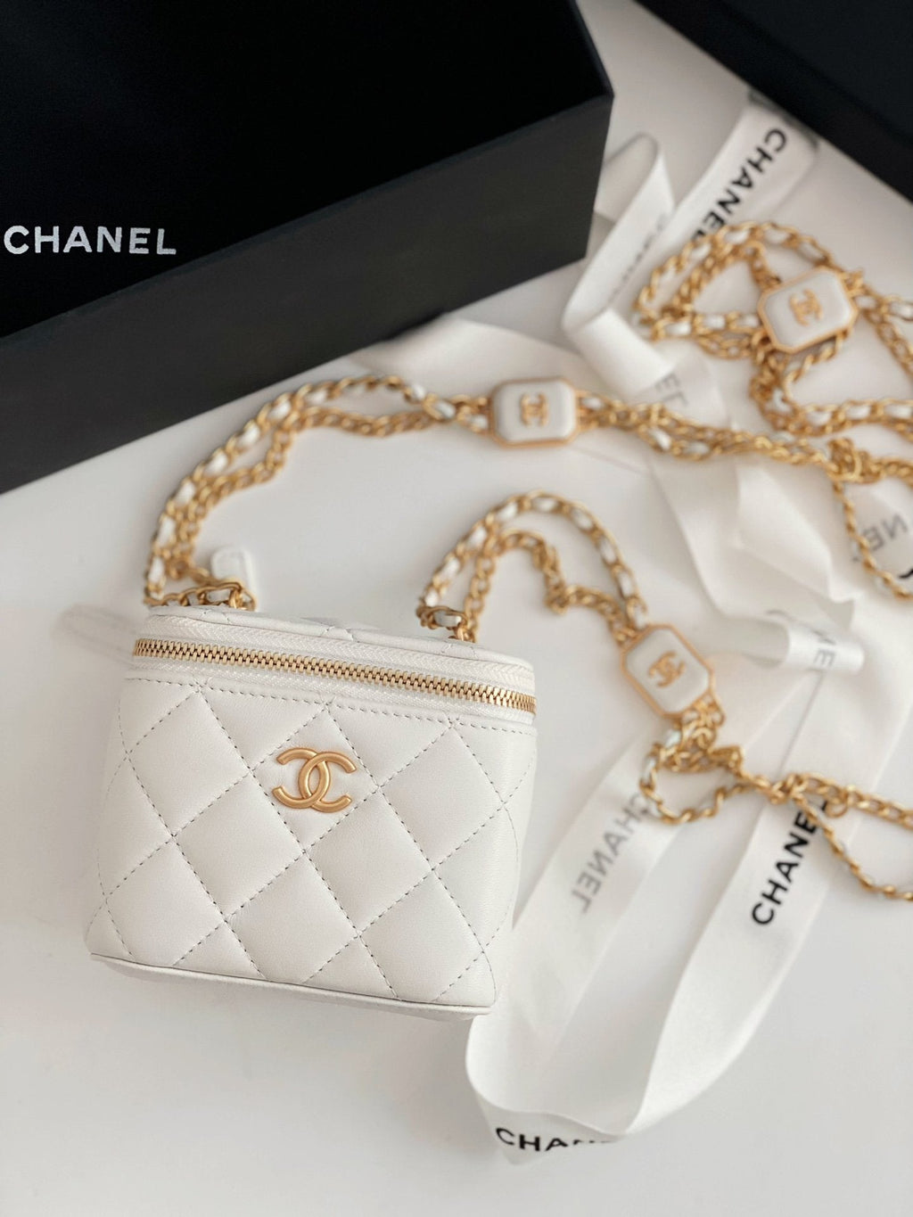 CHLSmall Vanity With Chain White For Women Bags 4.3in/11cm