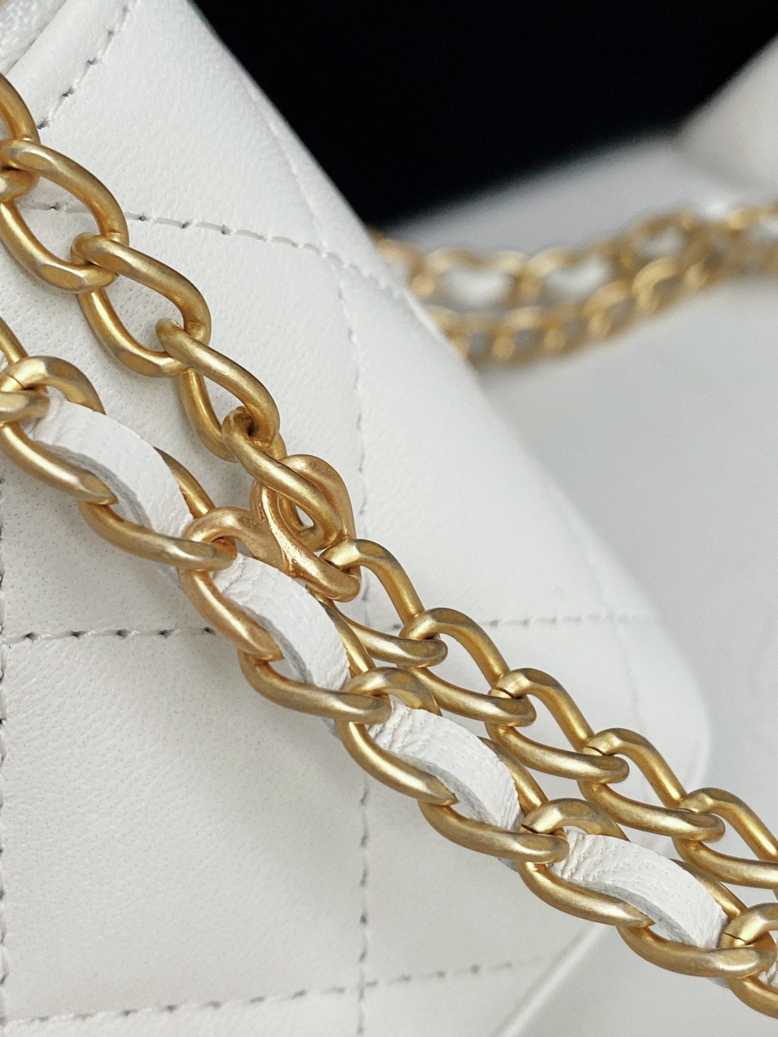 CHLSmall Vanity With Chain White For Women Bags 4.3in/11cm