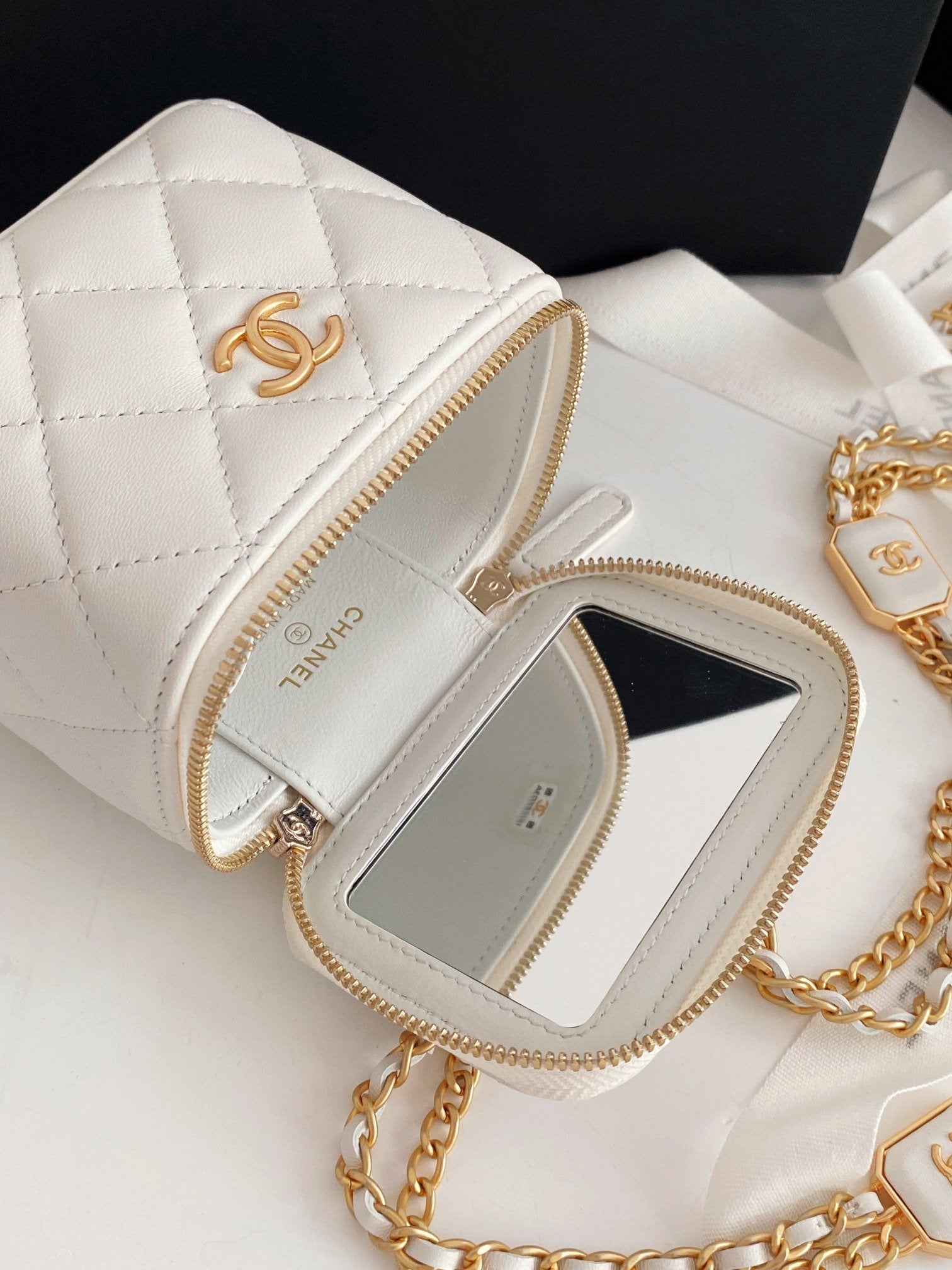 CHLSmall Vanity With Chain White For Women, Women’s Bags 4.3in/11cm