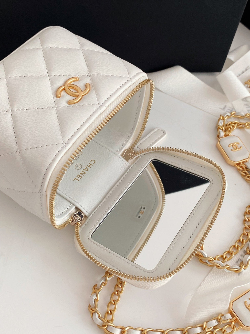 CHLSmall Vanity With Chain White For Women Bags 4.3in/11cm