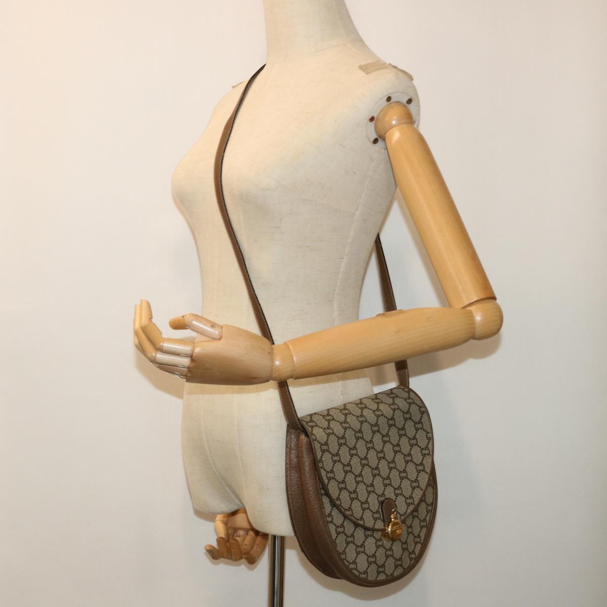 GUCCI GG Plus Canvas Shoulder Bag PVC Leather Beige th3956