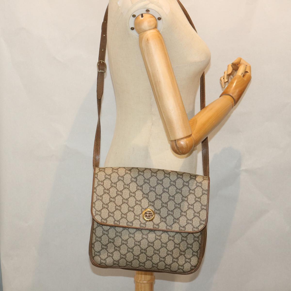 GUCCI GG Plus Supreme Shoulder Bag PVC Leather Beige th4169