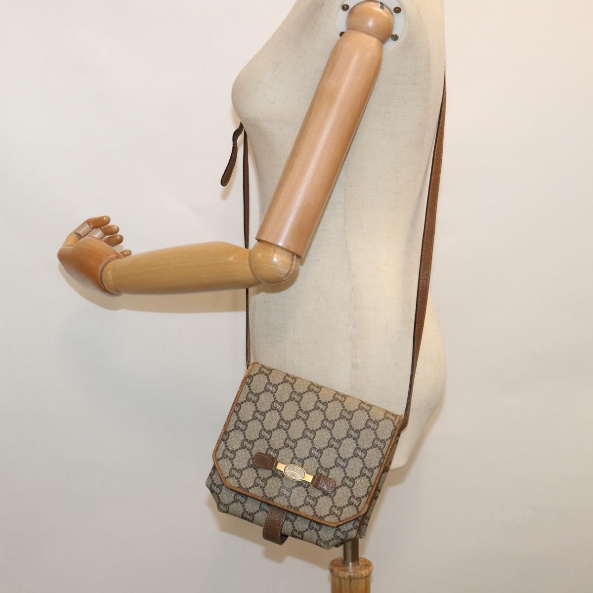 GUCCI GG Plus Supreme Shoulder Bag PVC Leather Beige th4318