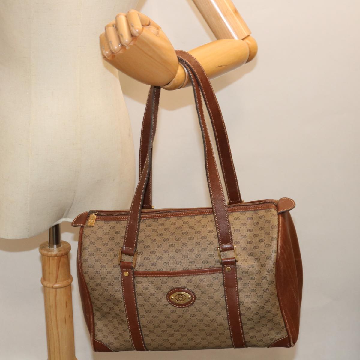 GUCCI Micro GG Supreme Shoulder Bag PVC Beige th4821