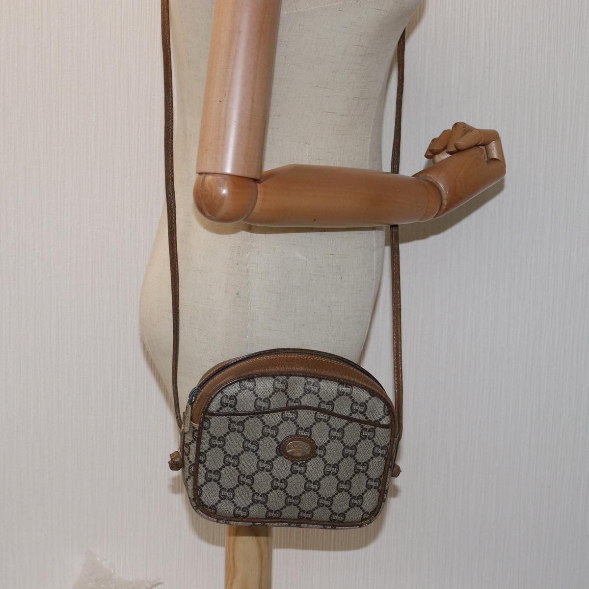 GUCCI GG Plus Supreme Shoulder Bag PVC Leather Beige th4957