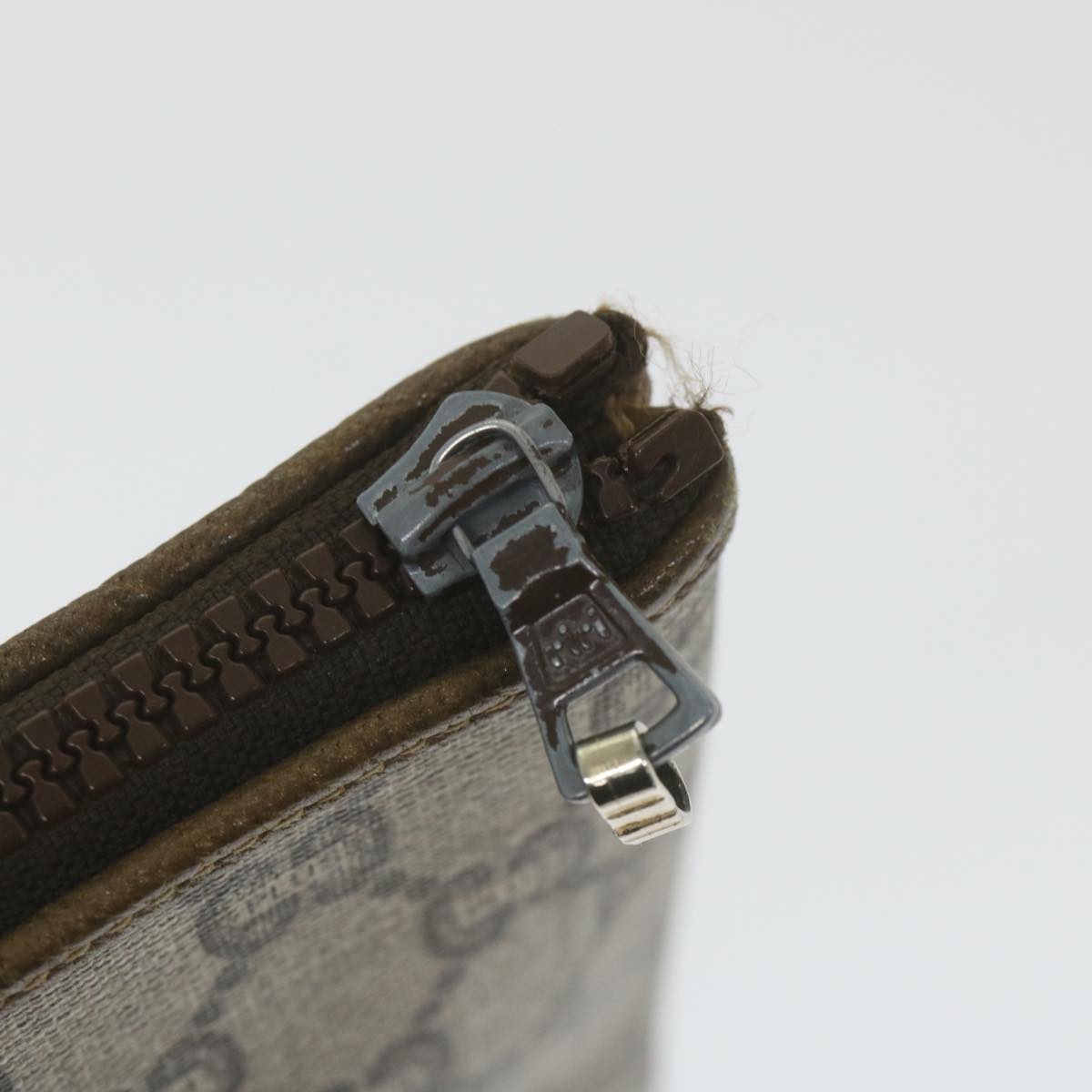 GUCCI GG Plus Supreme Clutch Bag PVC Leather Beige ti1352