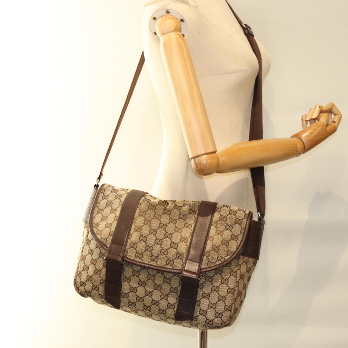 GUCCI GG Canvas Shoulder Bag Beige ti1673