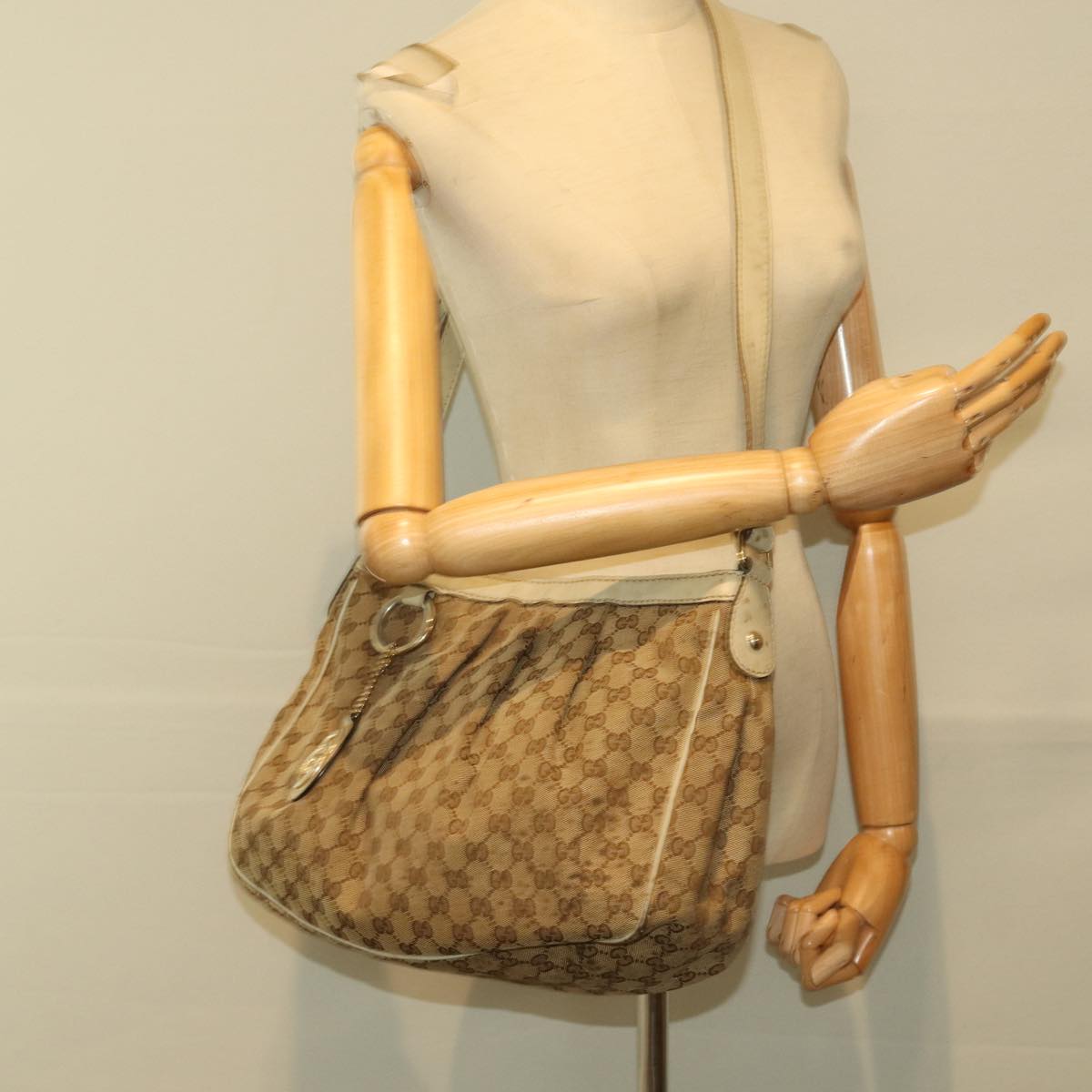 GUCCI GG Canvas Shoulder Bag Beige Gold 296834 ti1988