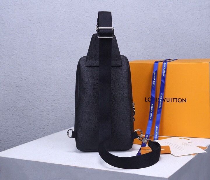 LV Avenue Sling Bag Taiga Black For Men, Bags, Messenger And Crossbody Bags 12.2in/31cm LV M30443
