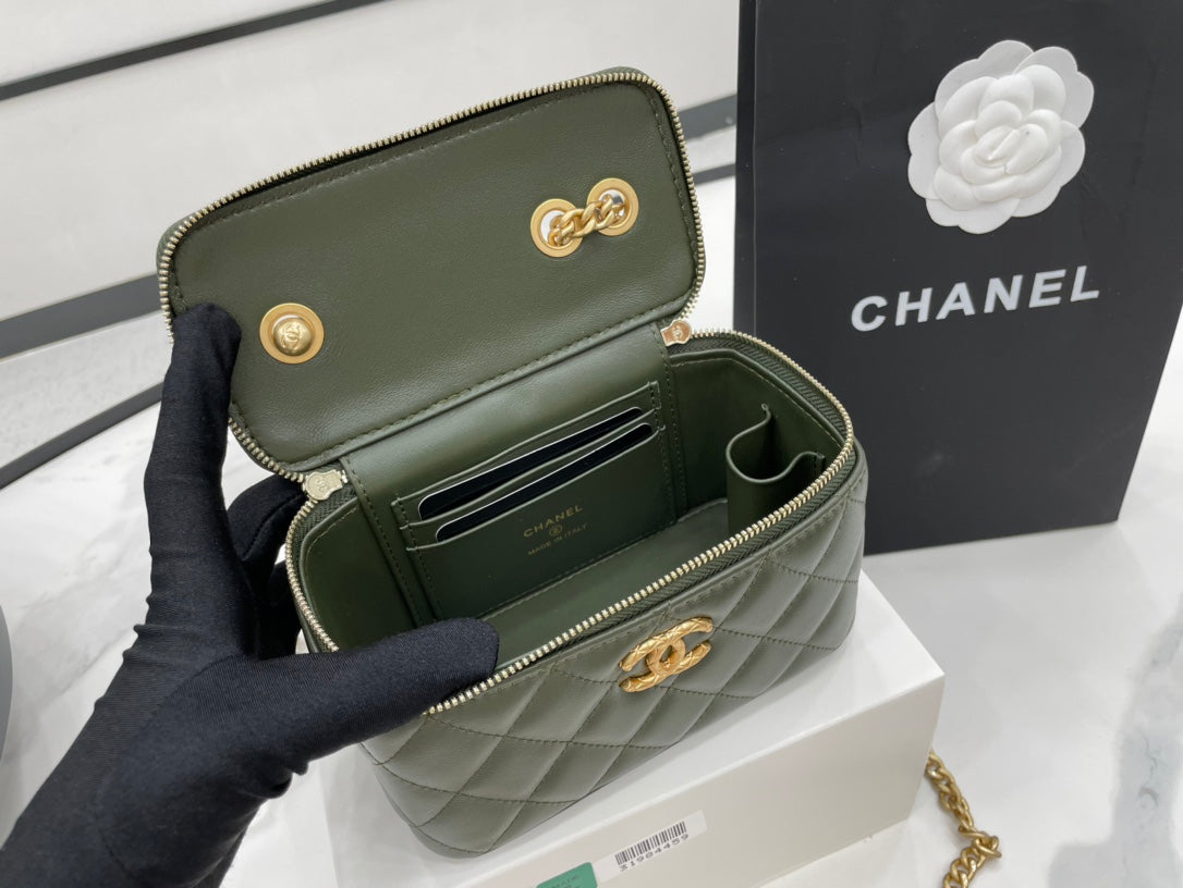 CHLSmall Vanity Case Emerald Green For Women Bags 5.9in/15cm