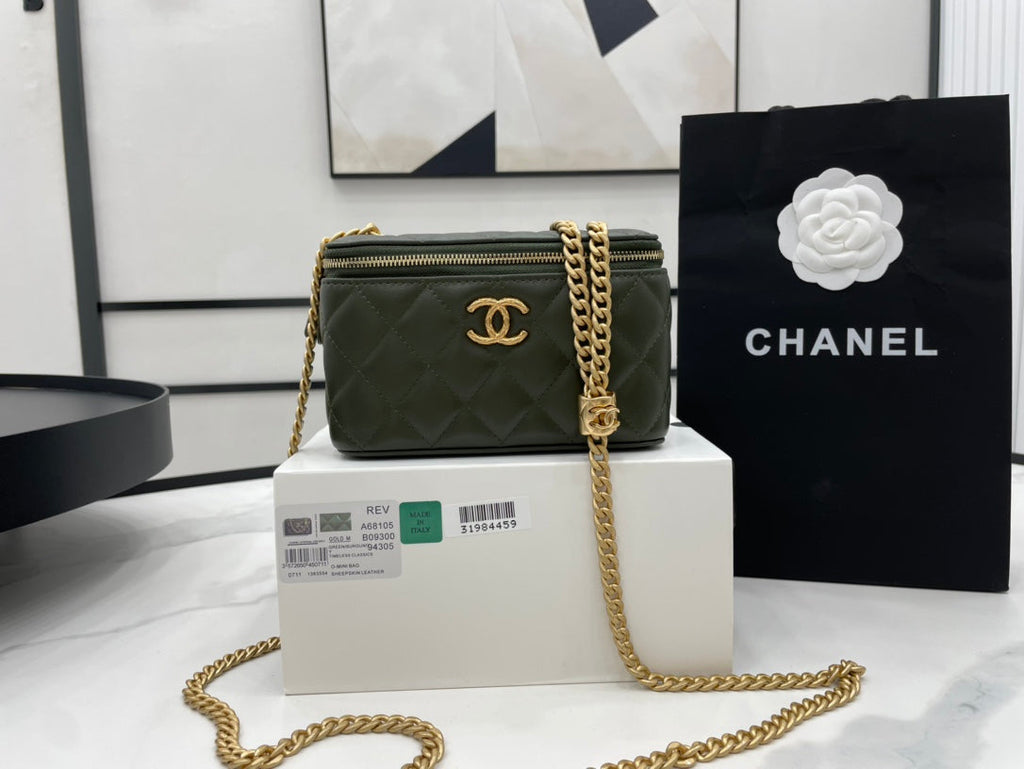 CHLSmall Vanity Case Emerald Green For Women Bags 5.9in/15cm