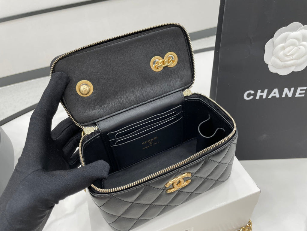 CHLSmall Vanity Case Emerald Green For Women Bags 5.9in/15cm