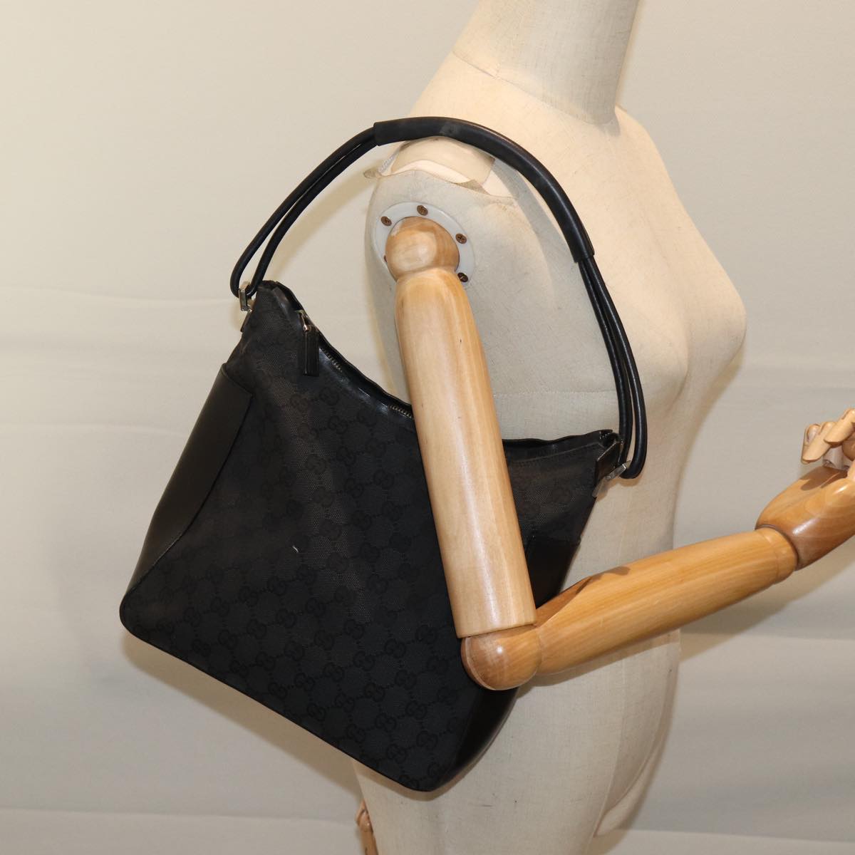 GUCCI GG Canvas Shoulder Bag Black 001 3766 yk11968