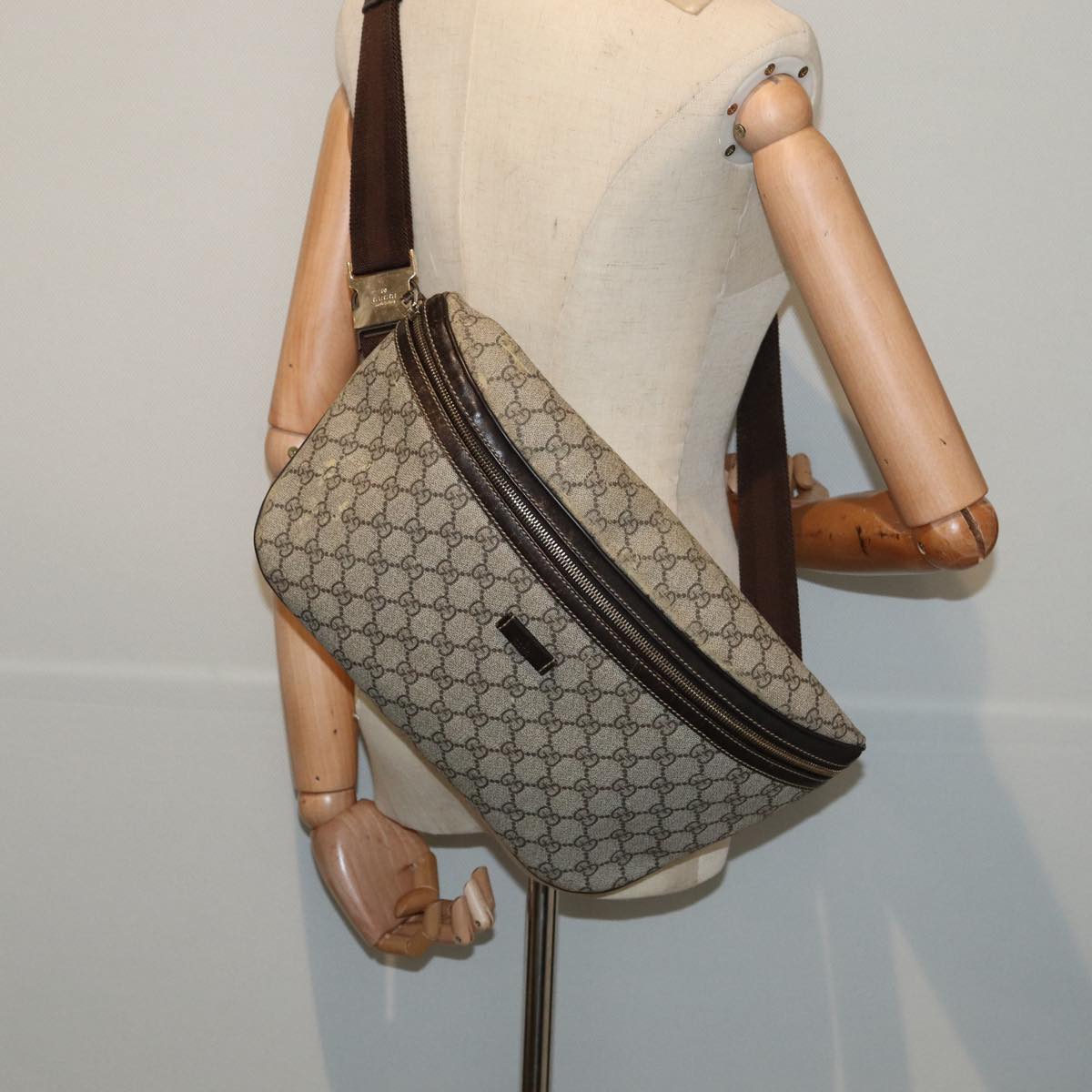 GUCCI GG Supreme Body Bag PVC Leather Beige yk13302