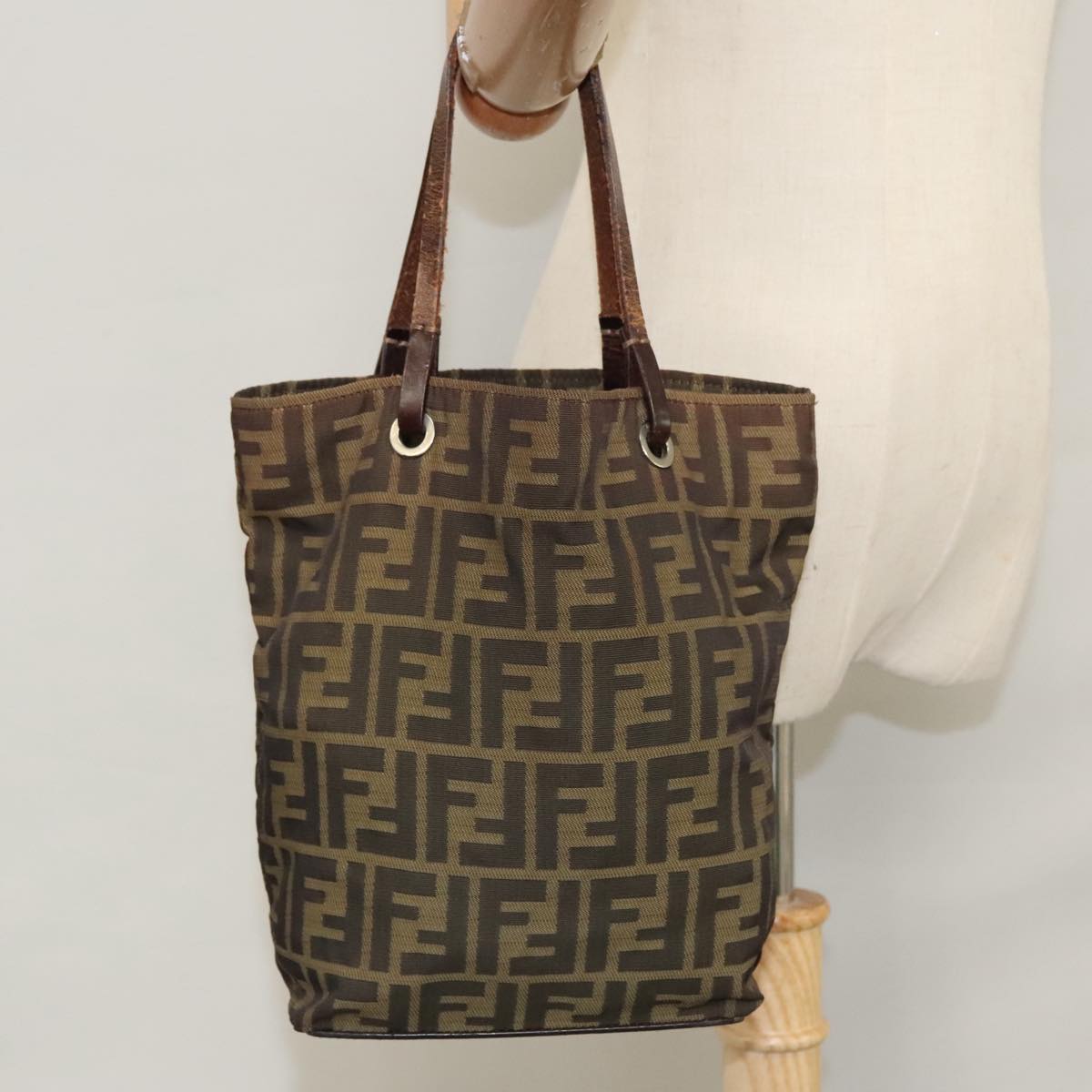 FENDI Zucca Canvas Hand Bag Brown Black yk16907