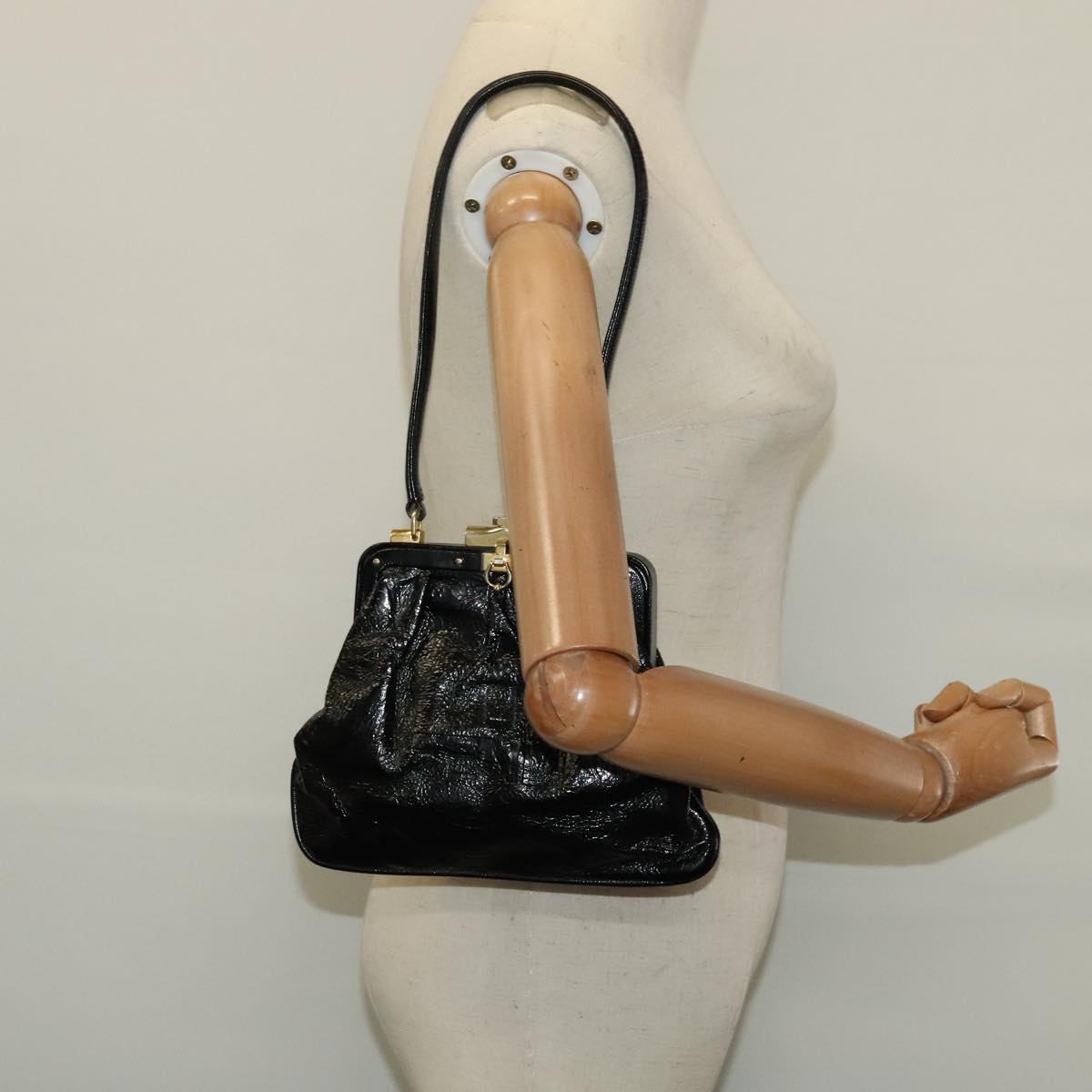 FENDI Gamaguchi Shoulder Bag Patent leather Black yk17026
