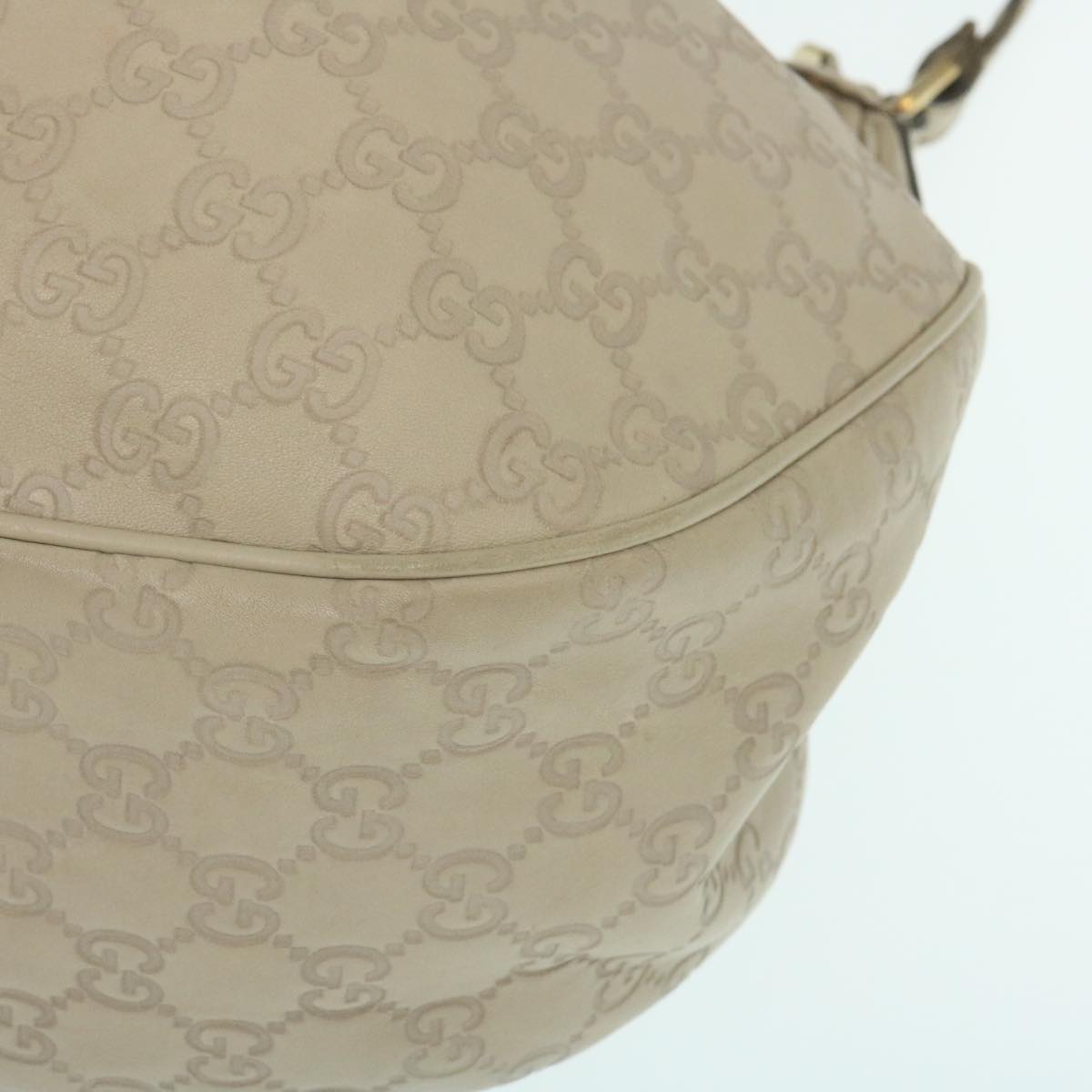 GUCCI Guccissima Shoulder Bag Leather White yk4024
