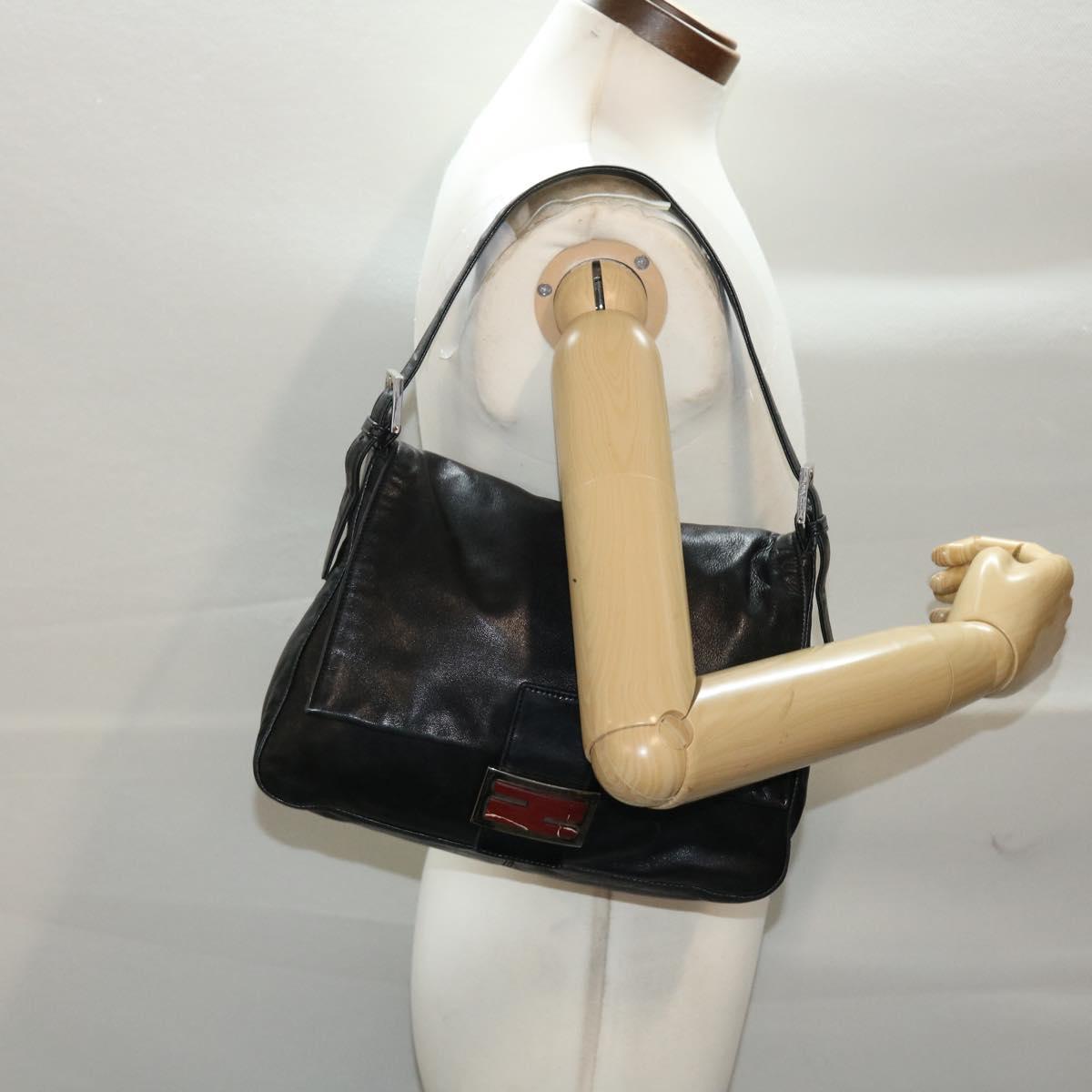 FENDI Mamma Baguette Shoulder Bag Leather Black yk8047
