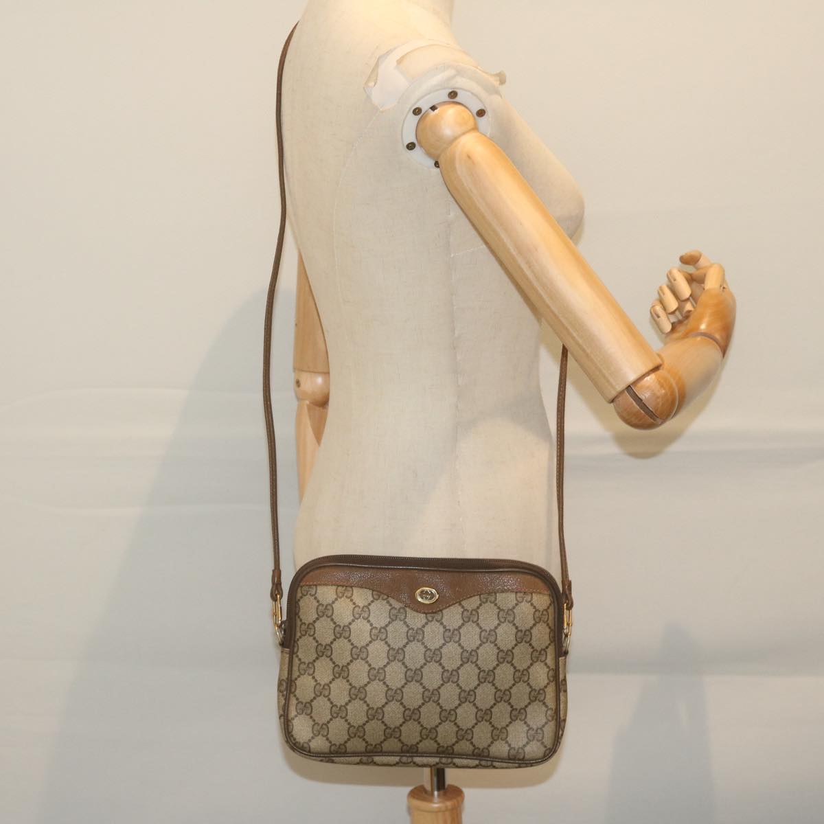 GUCCI GG Supreme Shoulder Bag PVC Leather Beige 56 02 068 yk9527
