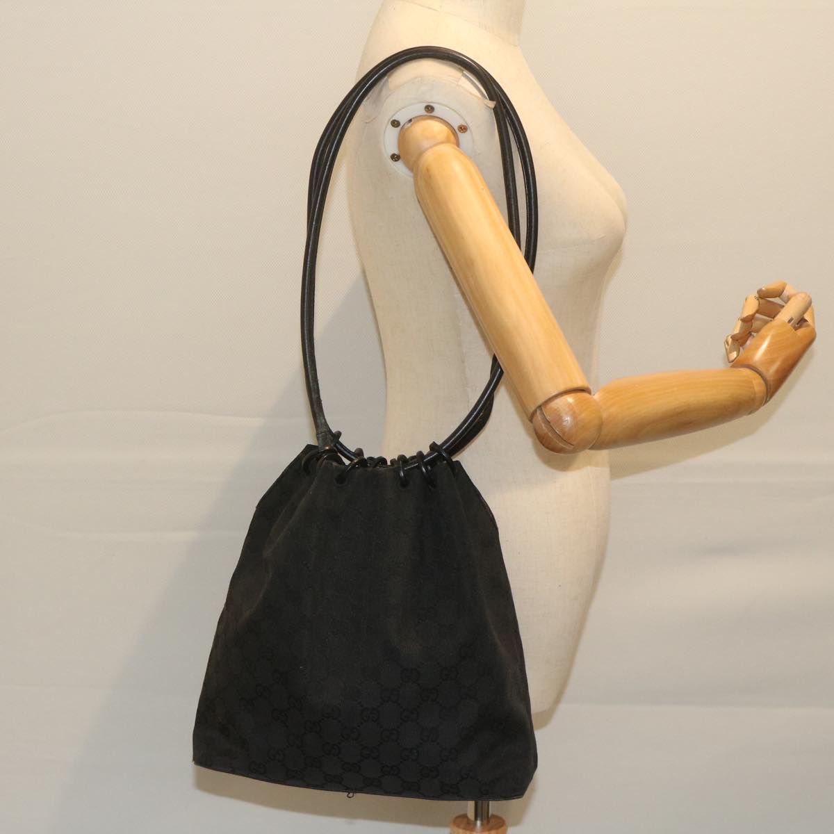 GUCCI GG Canvas Shoulder Bag Black 90644 yk9618