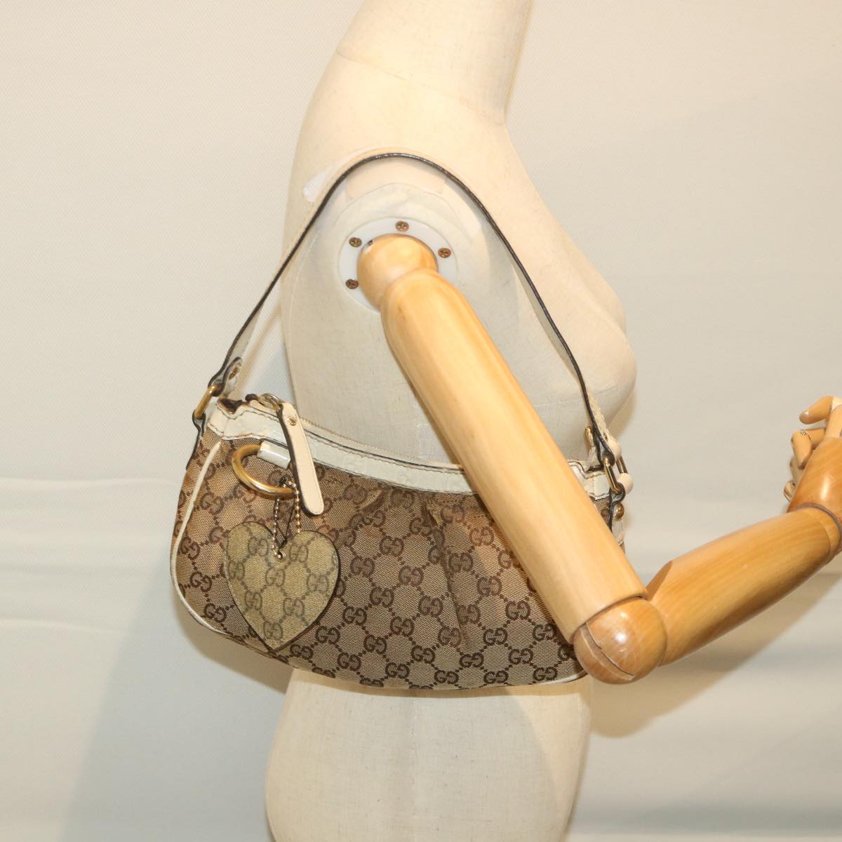 GUCCI GG Canvas Shoulder Bag Beige 211945 yt982